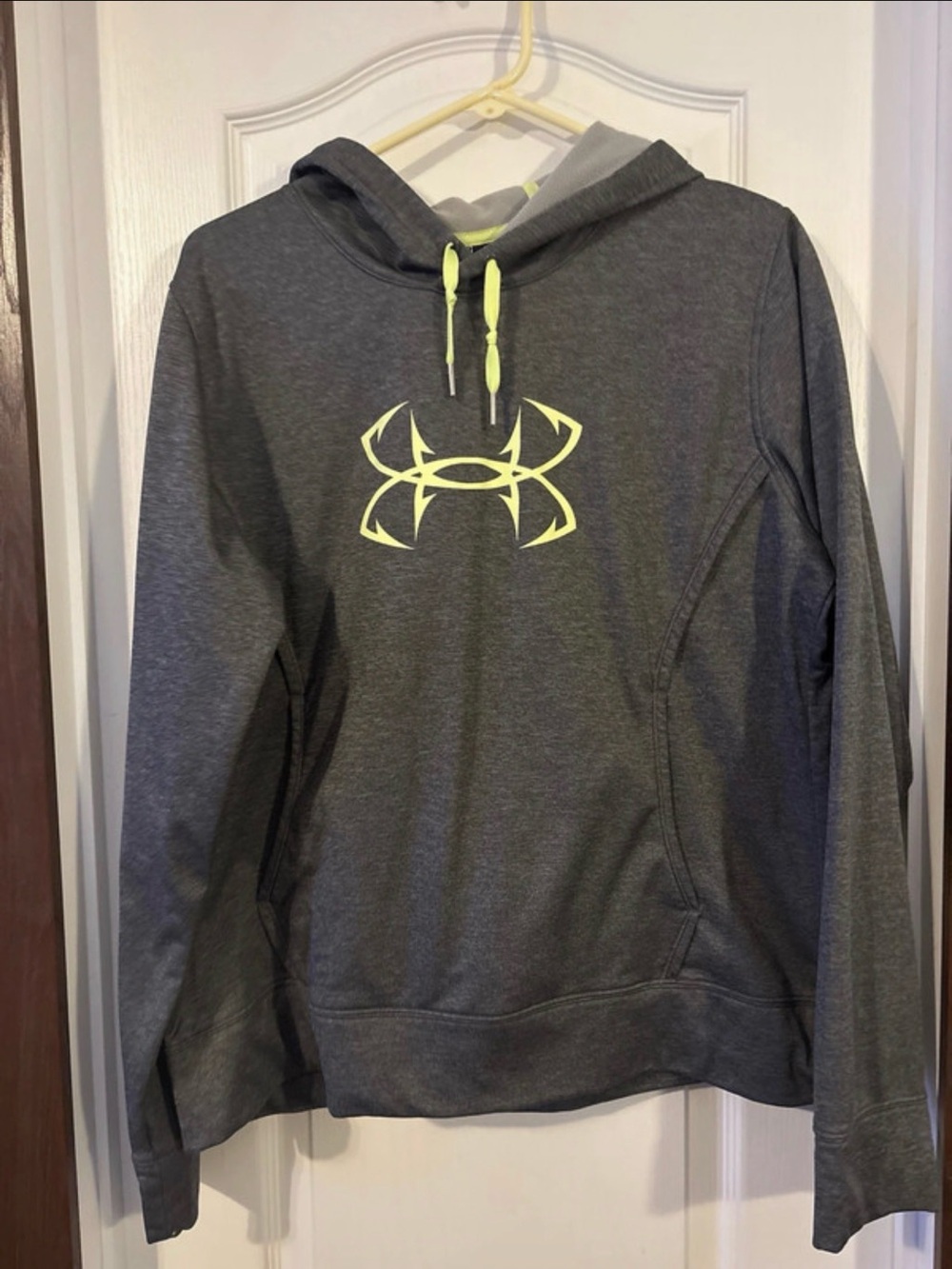 Women’s XL Under Armour hoodie